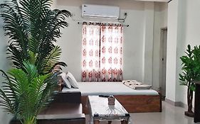 Hotel Labbaik Farmgate